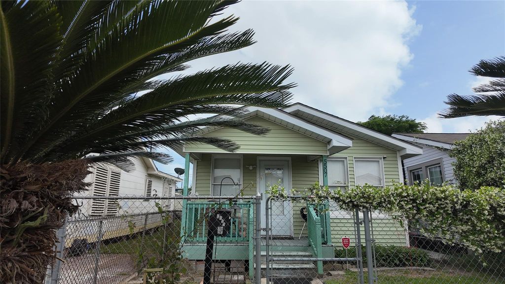 5507 Avenue P, Galveston, TX 77551