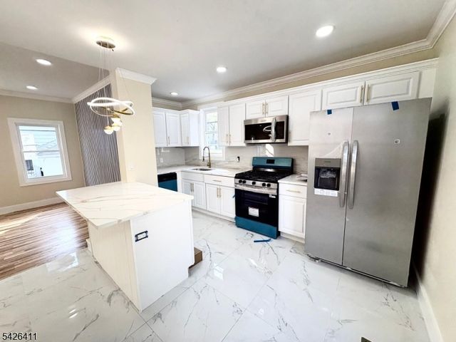 87 Pine Grove Ter, Newark City, NJ 07106