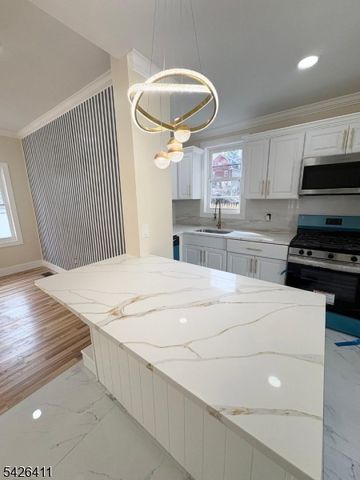 87 Pine Grove Ter, Newark City, NJ 07106