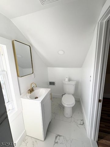 87 Pine Grove Ter, Newark City, NJ 07106