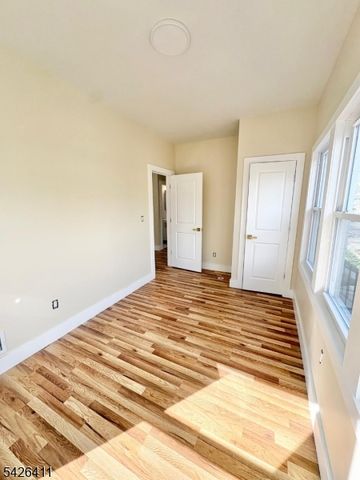 87 Pine Grove Ter, Newark City, NJ 07106