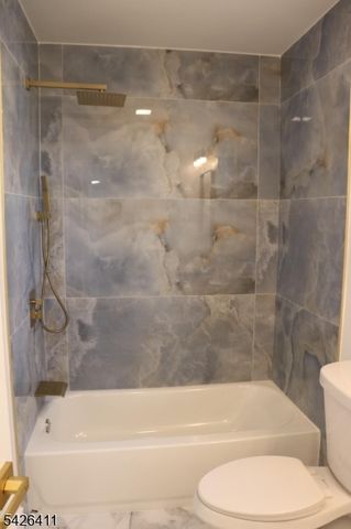 87 Pine Grove Ter, Newark City, NJ 07106