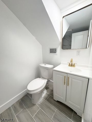 87 Pine Grove Ter, Newark City, NJ 07106