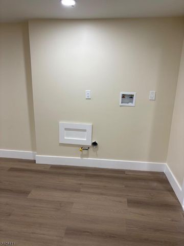 87 Pine Grove Ter, Newark City, NJ 07106