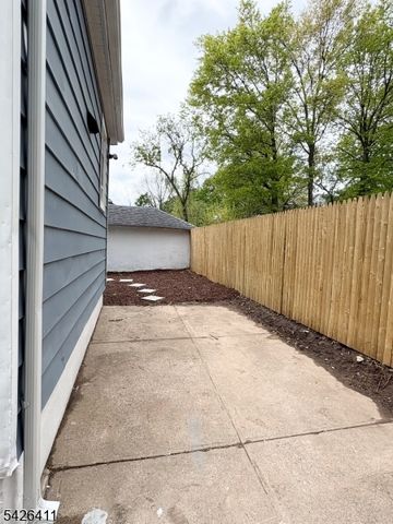 87 Pine Grove Ter, Newark City, NJ 07106