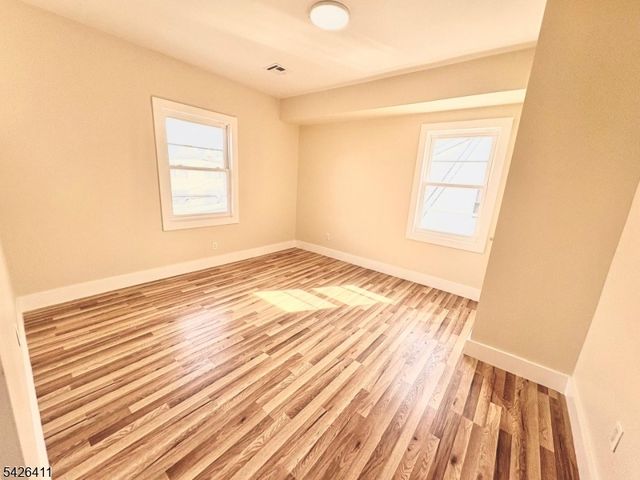 87 Pine Grove Ter, Newark City, NJ 07106