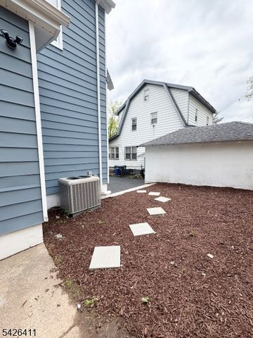 87 Pine Grove Ter, Newark City, NJ 07106