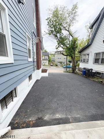87 Pine Grove Ter, Newark City, NJ 07106