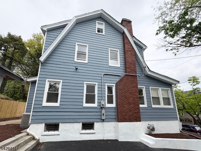 87 Pine Grove Ter, Newark City, NJ 07106