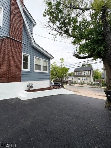 87 Pine Grove Ter, Newark City, NJ 07106