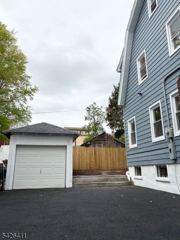 87 Pine Grove Ter, Newark City, NJ 07106