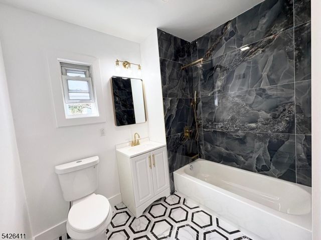 87 Pine Grove Ter, Newark City, NJ 07106