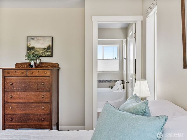 1942 Claret Loop NW, Poulsbo, WA 98370
