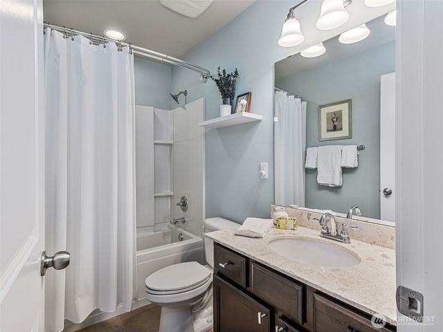 1942 Claret Loop NW, Poulsbo, WA 98370