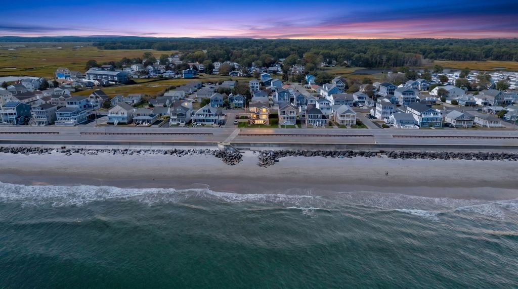 Image 2 of property listing at 741 Ocean Boulevard, Hampton, NH 03842