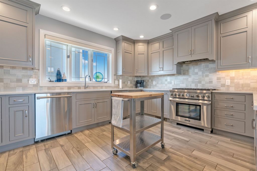 Image 19 of property listing at 741 Ocean Boulevard, Hampton, NH 03842