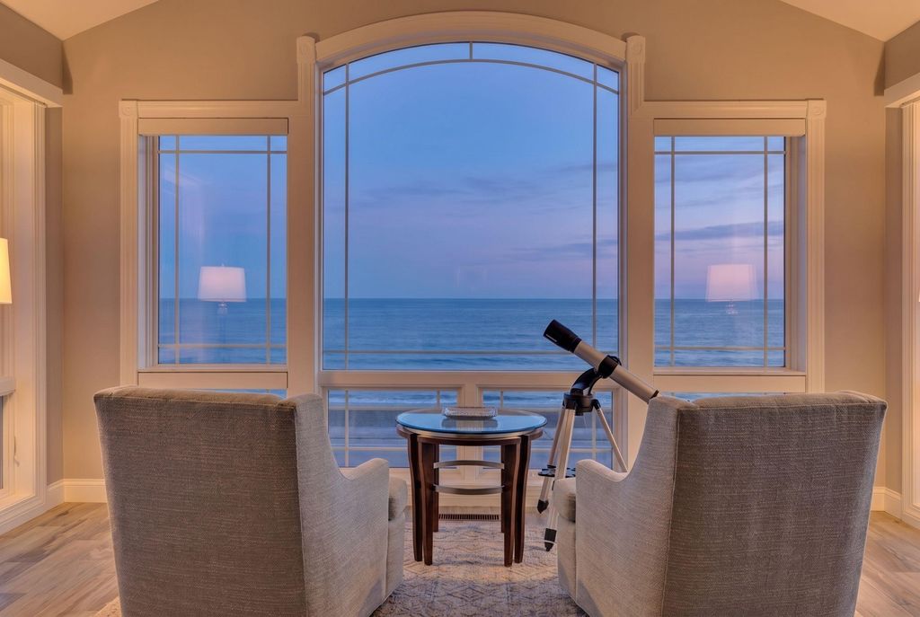 Image 4 of property listing at 741 Ocean Boulevard, Hampton, NH 03842