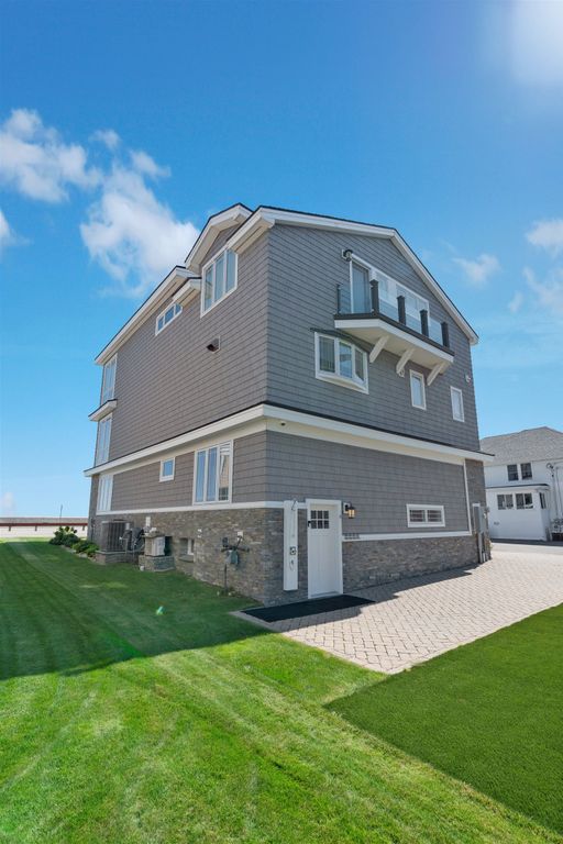 Image 48 of property listing at 741 Ocean Boulevard, Hampton, NH 03842