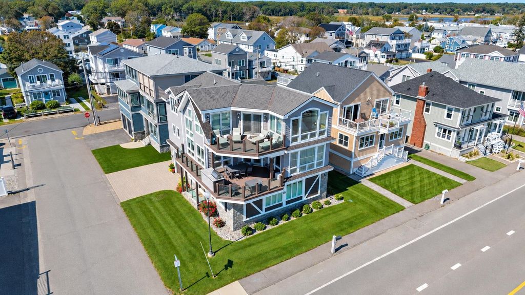 Image 7 of property listing at 741 Ocean Boulevard, Hampton, NH 03842