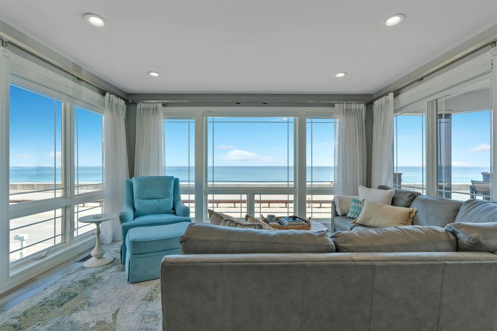 Image 9 of property listing at 741 Ocean Boulevard, Hampton, NH 03842