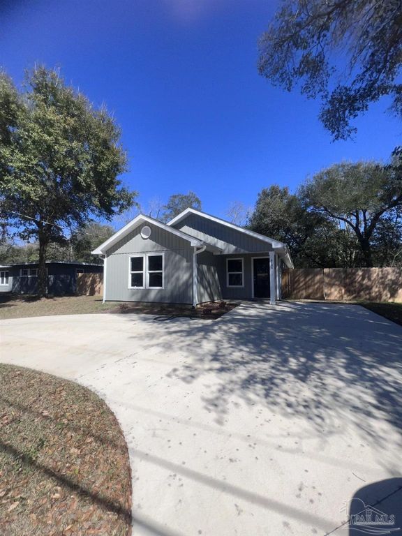 4404 Ellysee Way, Pensacola, FL 32505