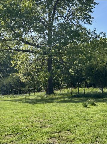 10271 N Smokey Bear Road, Fayetteville, AR 72701