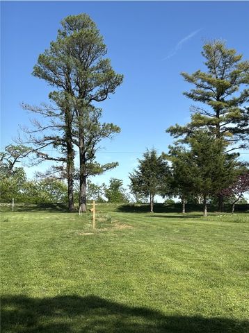 10271 N Smokey Bear Road, Fayetteville, AR 72701