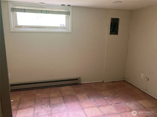 6925 52nd Avenue S, Seattle, WA 98118