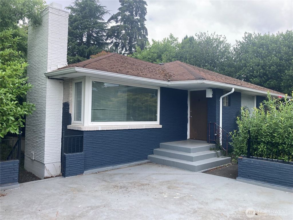 6925 52nd Avenue S, Seattle, WA 98118