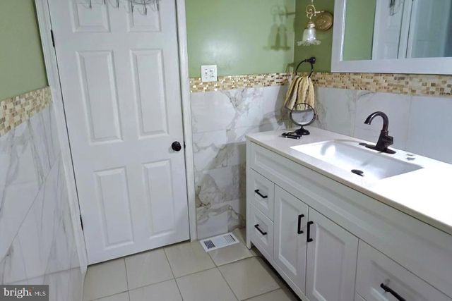 1122 HANOVER RD, York, PA 17408