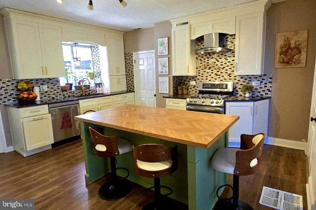 1122 HANOVER RD, York, PA 17408