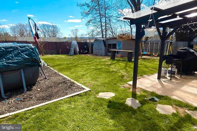 1122 HANOVER RD, York, PA 17408