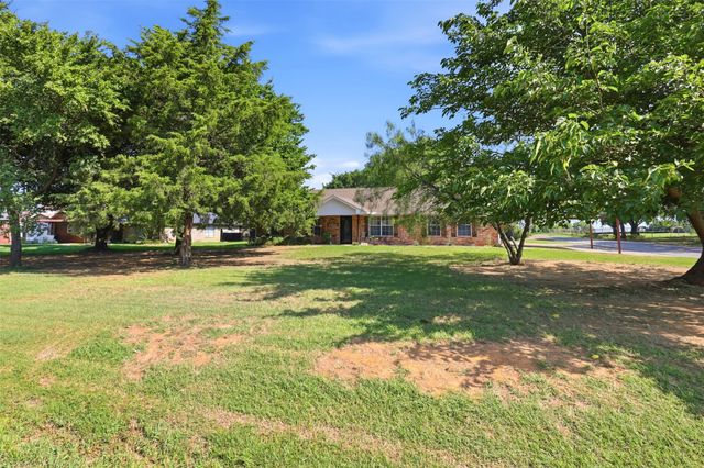 1115 E 6th Street, Springtown, TX 76082