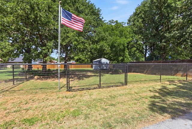 1115 E 6th Street, Springtown, TX 76082