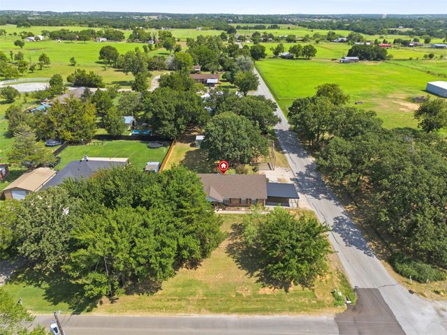 1115 E 6th Street, Springtown, TX 76082