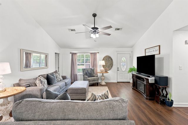 1115 E 6th Street, Springtown, TX 76082