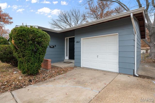 1265 Central Parkway, Florissant, MO 63031