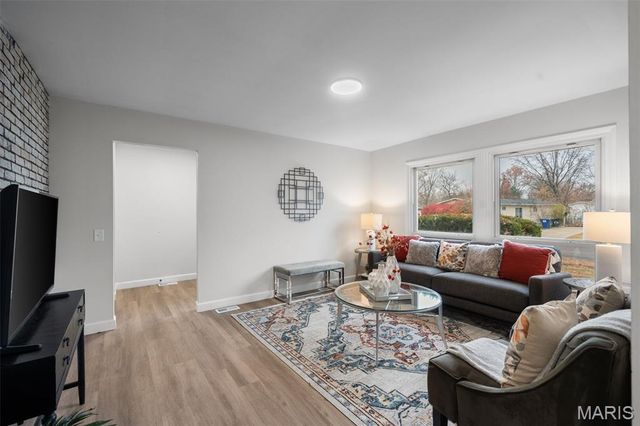 1265 Central Parkway, Florissant, MO 63031