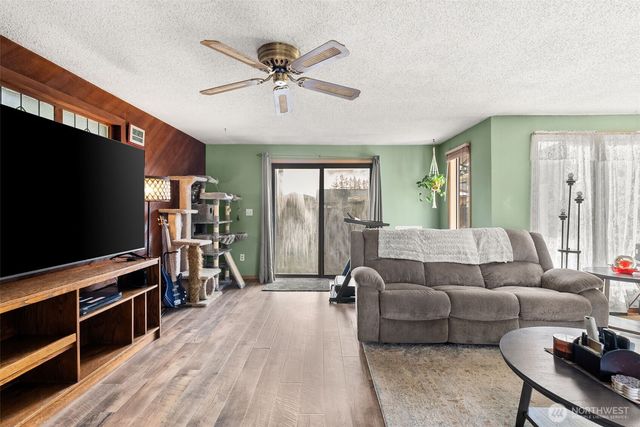 910 Wildwood Avenue NE, Napavine, WA 98532