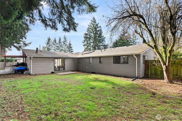 910 Wildwood Avenue NE, Napavine, WA 98532