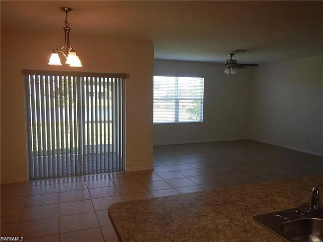 2625 Manzilla LN, Cape Coral, FL 33909