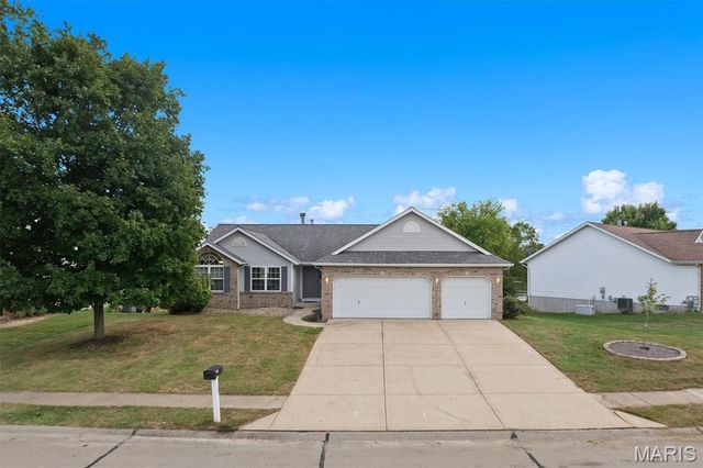 38 Cedarbrooke, Troy, IL 62294
