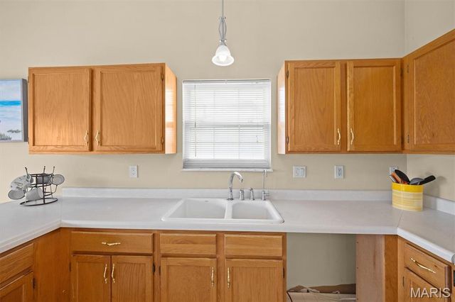 38 Cedarbrooke, Troy, IL 62294