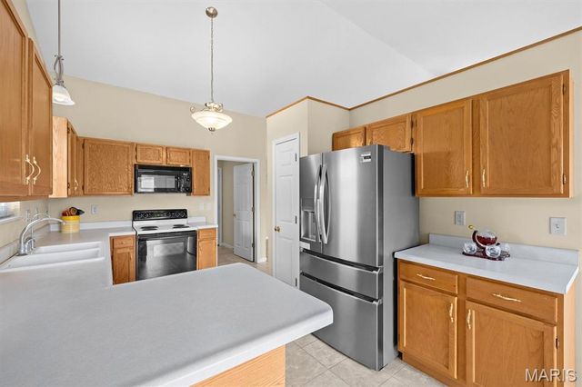 38 Cedarbrooke, Troy, IL 62294