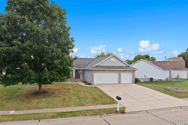 38 Cedarbrooke, Troy, IL 62294
