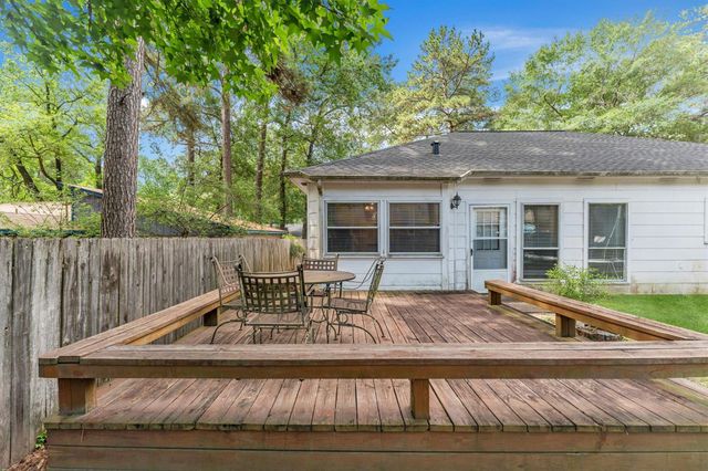 3003 Brook Drive, Huntsville, TX 77340