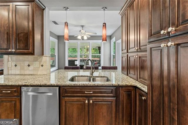 2123 Oak Falls Lane, Buford, GA 30519