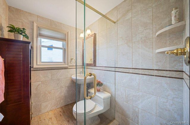 488 Everdell Avenue, West Islip, NY 11795