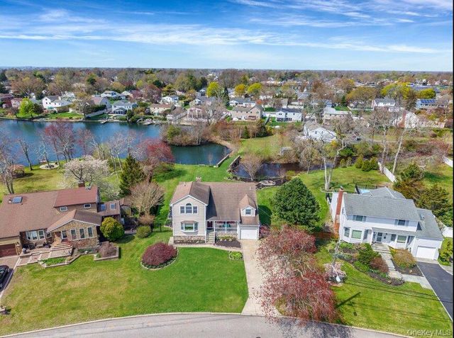 488 Everdell Avenue, West Islip, NY 11795