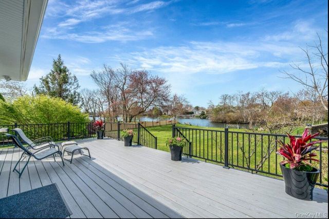 488 Everdell Avenue, West Islip, NY 11795